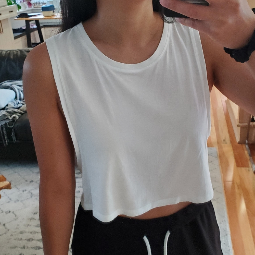 Aritzia Talula Crop Muscle Tank, Medium